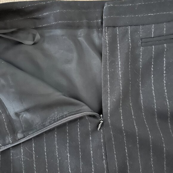 Women's 2pcs Wool Pinstriped Skirt Suit sz 8 -  Black - Picture 11 of 14